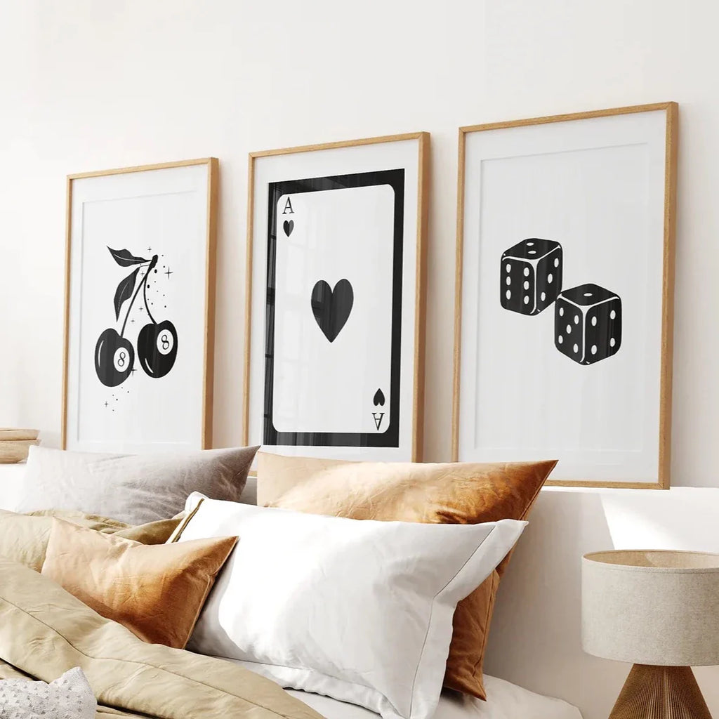 Set aus dreiteiligen Spielkarten Schwarz-Weiß-Deko