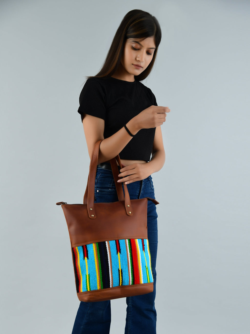 Mehrfarbige Ledertasche