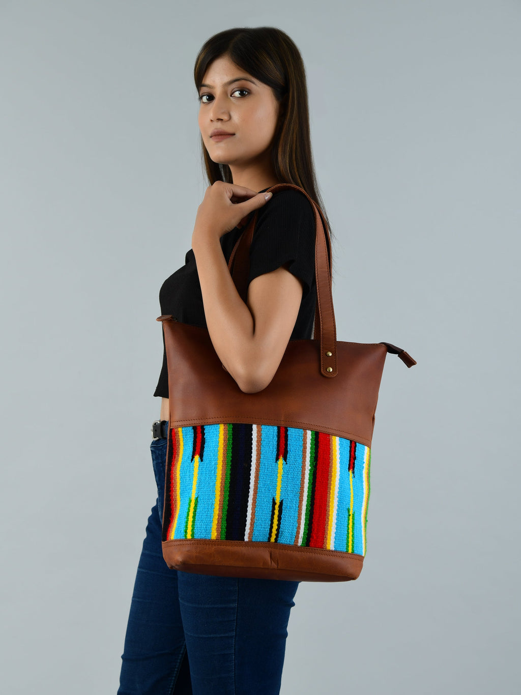Mehrfarbige Ledertasche