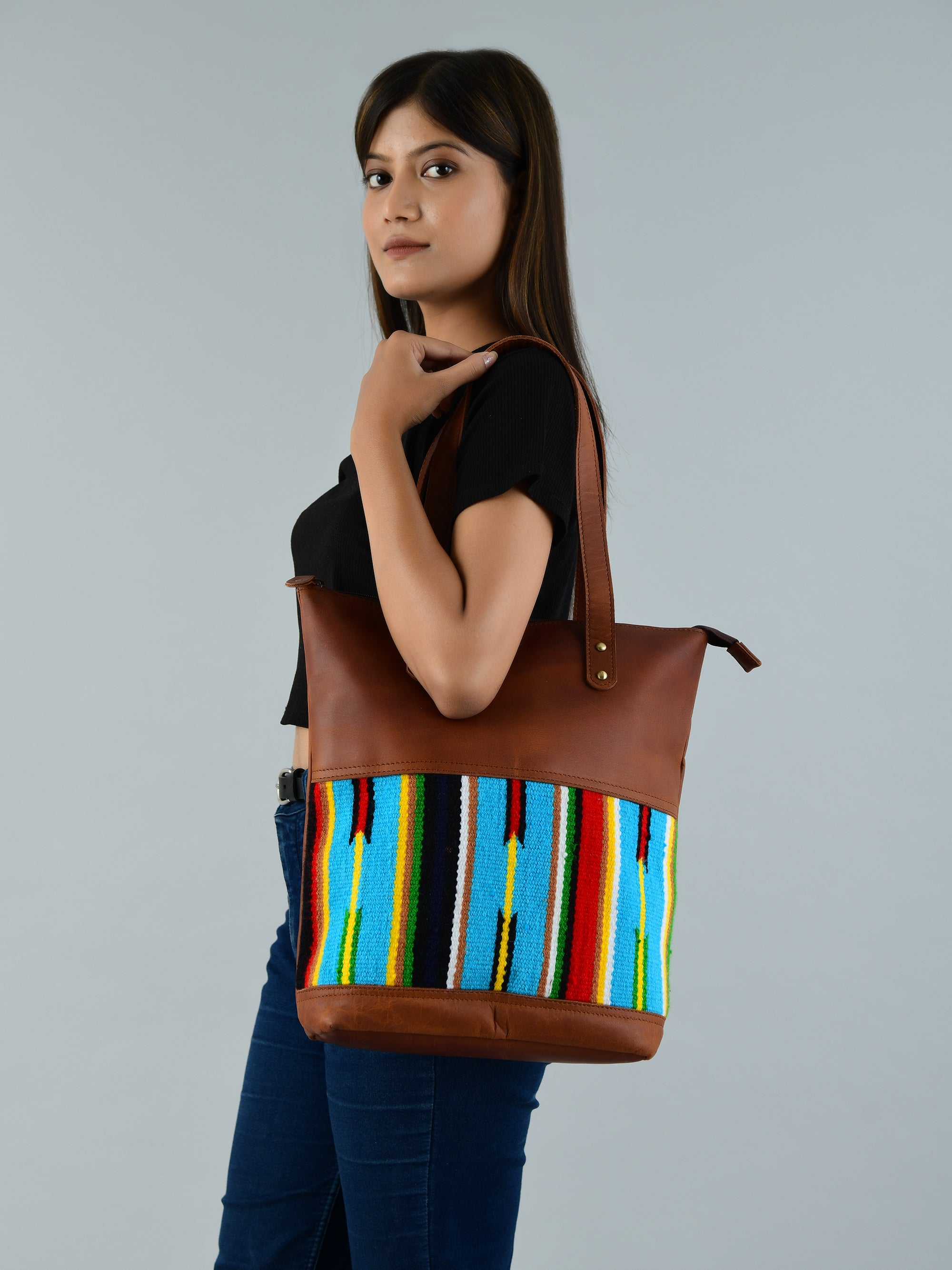 Mehrfarbige Ledertasche