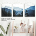 Marineblaues Bergwald-Triptychon. Nordische Landschaftskunst