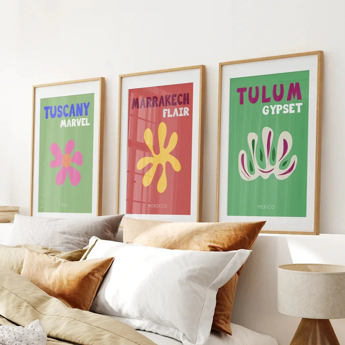 Helles Retro-Set aus 3 Drucken. Ästhetische Deko für ein preppy Zimmer