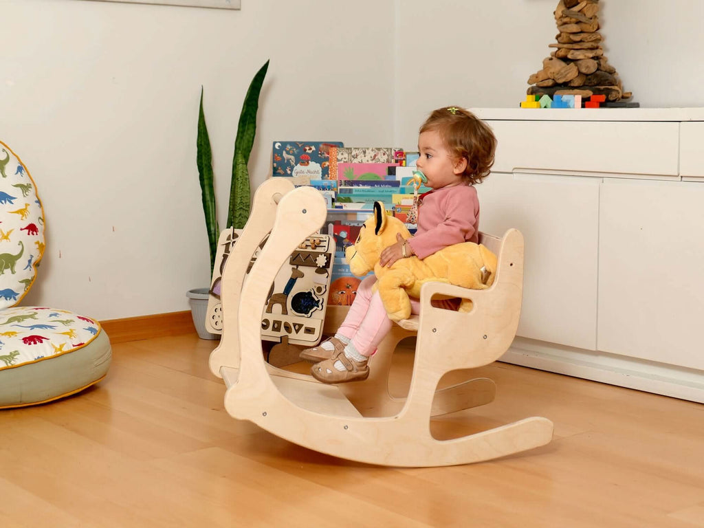 2-in-1-Holzschaukel & -Schreibtisch zur Förderung der kindlichen Entwicklung