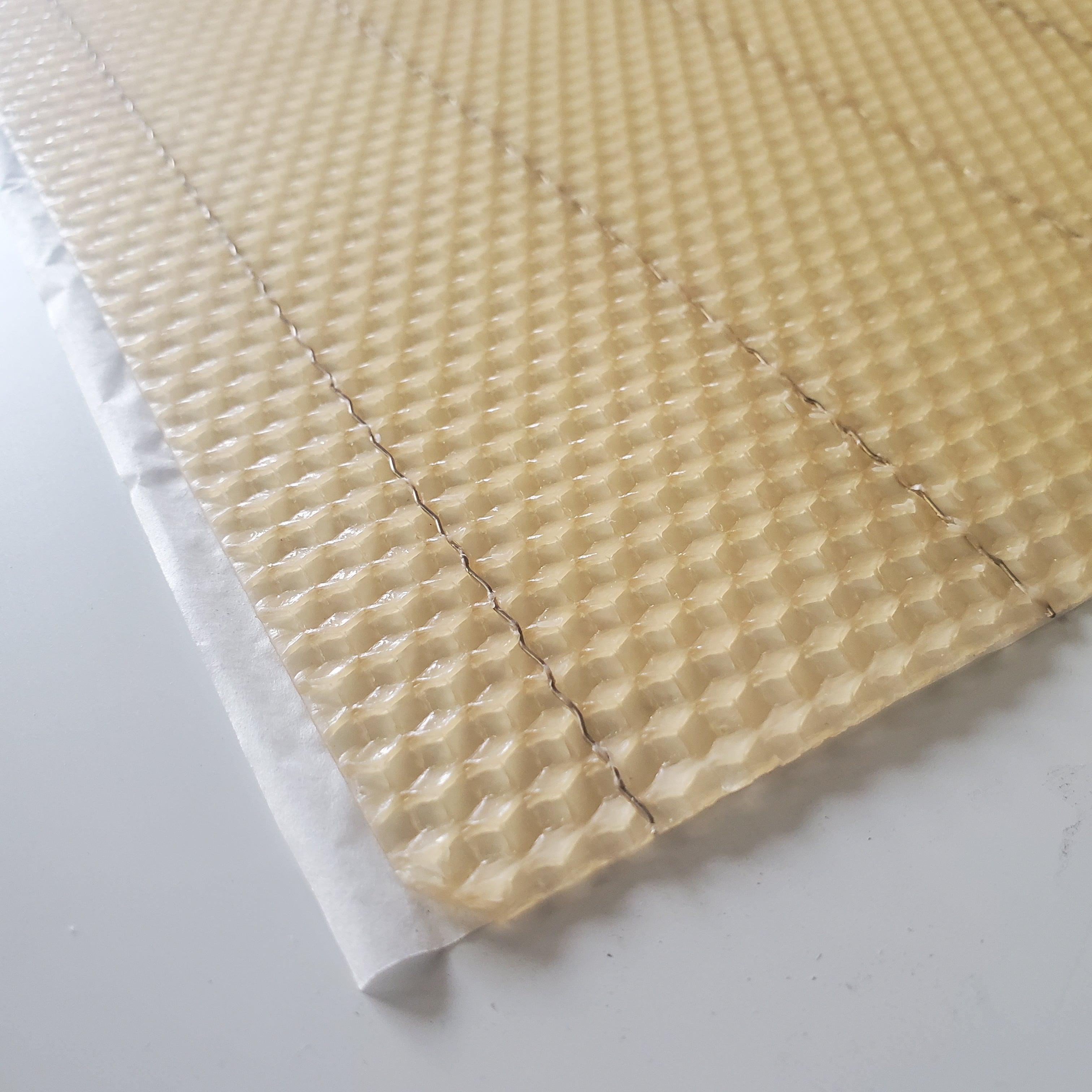 Tiefgeprägte Bienenwachs-Mittelwand – Gedrahtet mit Haken – 8 3/8 Zoll