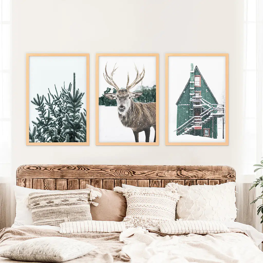 Rustikales Weihnachts-Wandkunst-Set. Bäume, Hirsche, grüne Blockhütte