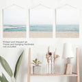 Beige Blau Minimalistische Meeresstrand-Fotografie. 3-teilige Wandkunst