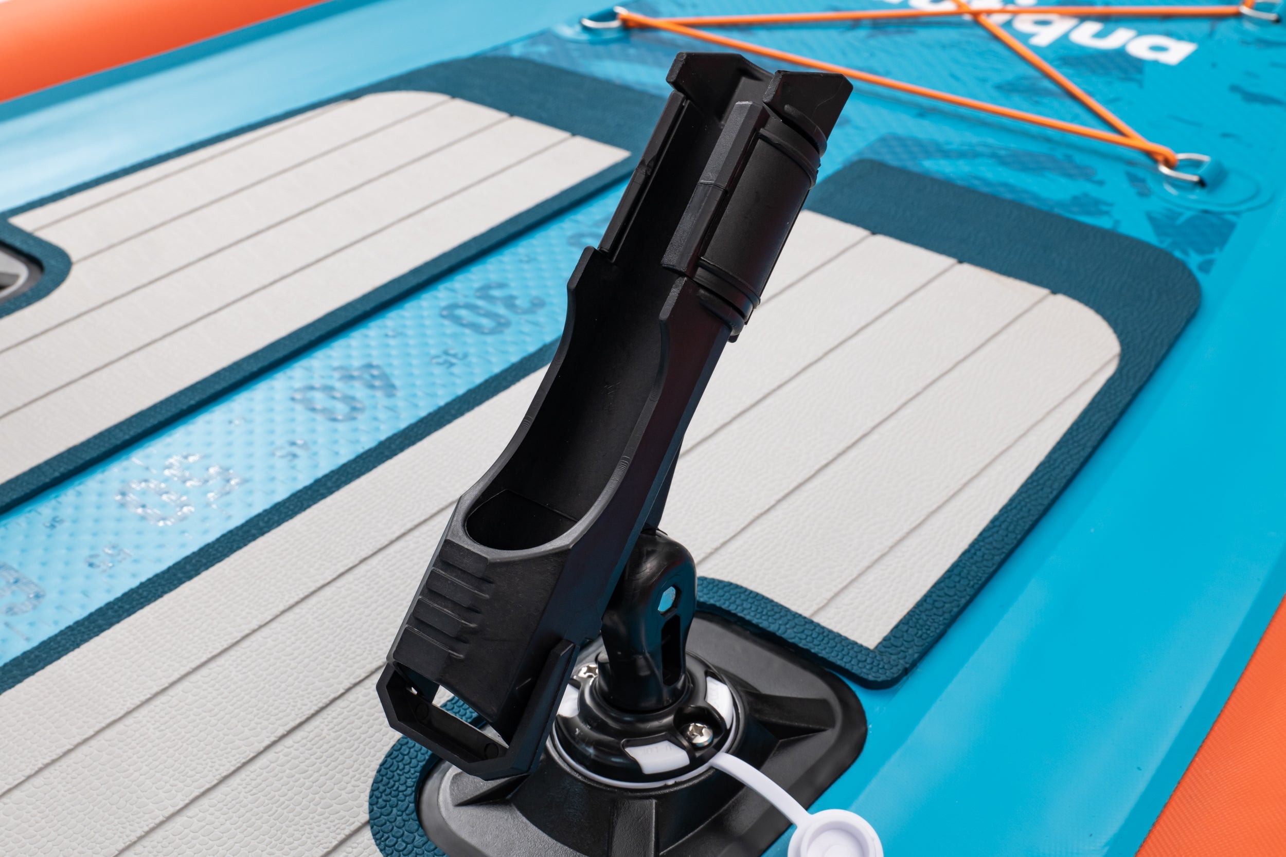 Nautiqua | CAPRI | Aufblasbares Deluxe 3-Kammer Angel-SUP Board mit Drop-Stitch-Technologie | 1 Person | 150 kg Tragkraft | Handpumpe & Tragetasche inklusive