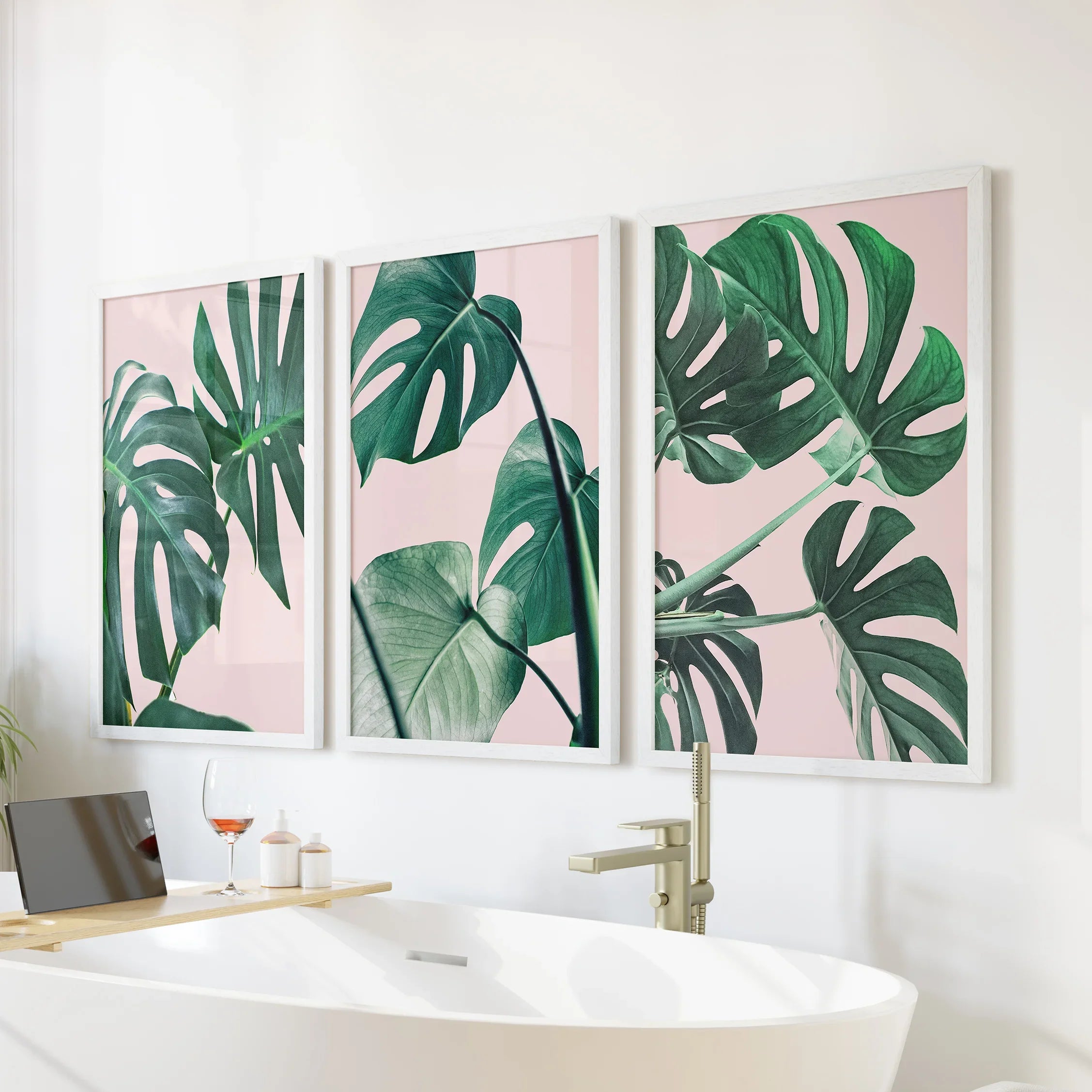 Rosa Botanische 3-teilige Wandkunst. Grüner Monstera Blätter Druck